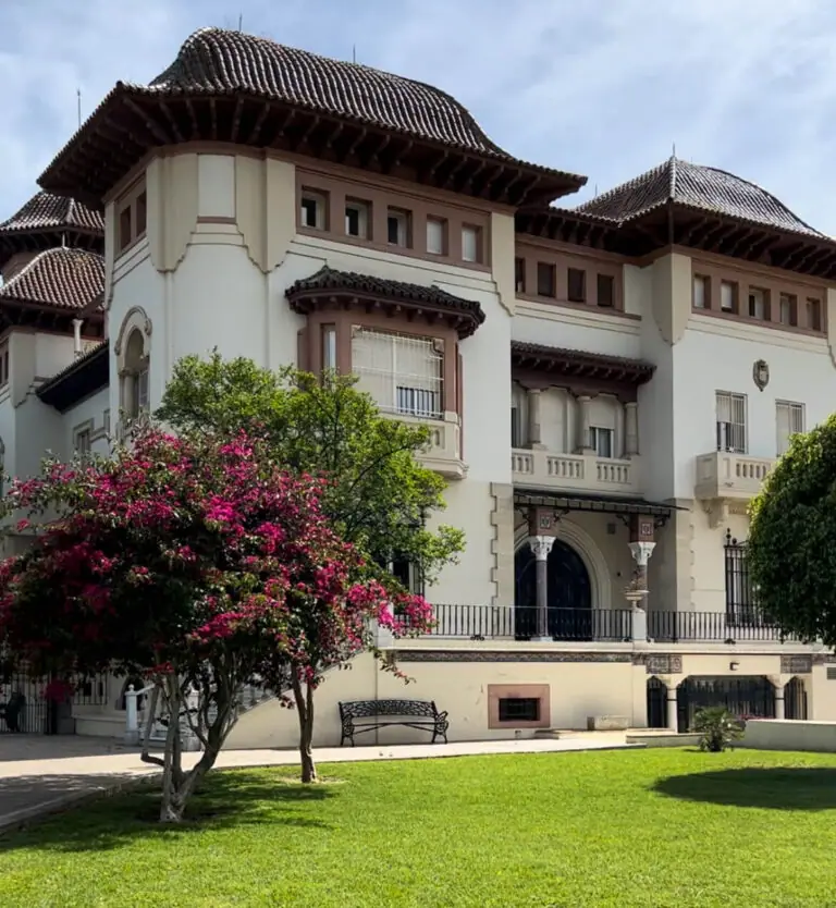 Edificio di Colegio Mayor Alborán
